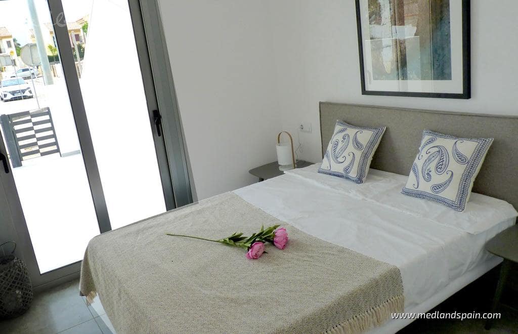 3 makuuhuone Omakotitalo myytävänä paikassa Pilar de la Horadada mukana uima-altaan 
autotalli - 370 000 € (Ref: 9334784)