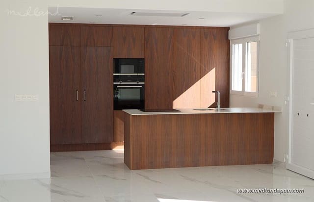 3 soveværelse Villa til salg i La Romana med swimmingpool garage - € 345.000 (Ref: 9337844)