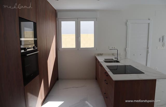 3 soveværelse Villa til salg i La Romana med swimmingpool garage - € 345.000 (Ref: 9337844)