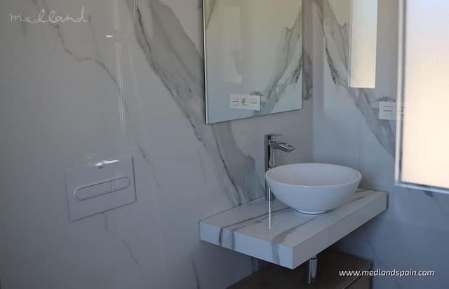 3 soveværelse Villa til salg i La Romana med swimmingpool garage - € 345.000 (Ref: 9337844)