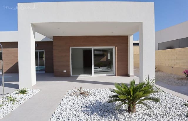 3 soveværelse Villa til salg i La Romana med swimmingpool garage - € 345.000 (Ref: 9337844)