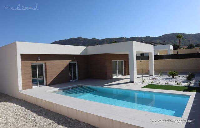 3 Zimmer Villa zu verkaufen in La Romana mit Pool Garage - 375.000 € (Ref: 9337844)