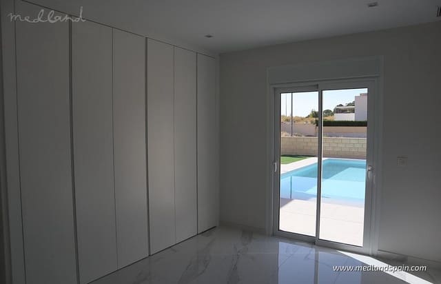 3 Zimmer Villa zu verkaufen in La Romana mit Pool Garage - 375.000 € (Ref: 9337844)