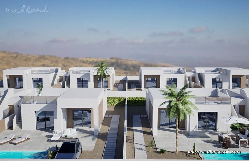 3 soveværelse Villa til salg i La Romana med swimmingpool garage - € 315.000 (Ref: 9337845)