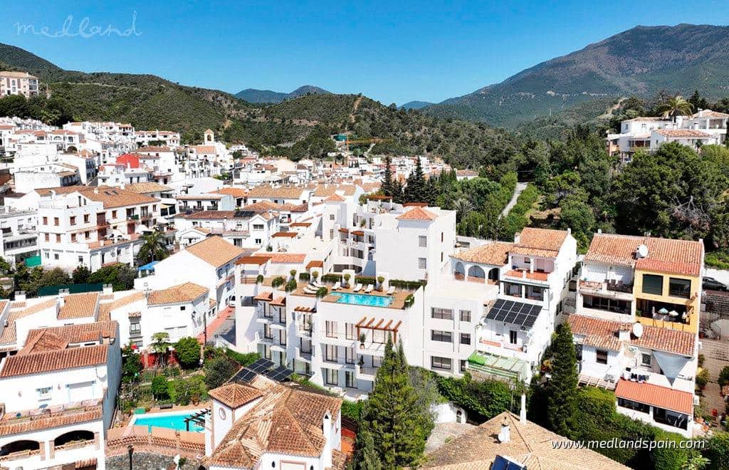 2 bedroom Apartment for sale in Benahavis with pool garage - € 745,000 (Ref: 9347084)
