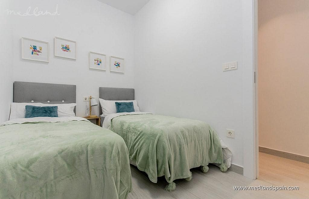 3 slaapkamer Appartement te koop in Torrevieja met zwembad - € 439.000 (Ref: 9371921)