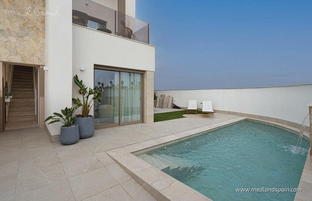 3 bedroom Villa for sale in Ciudad Quesada with pool garage - € 435,000 (Ref: 9385333)