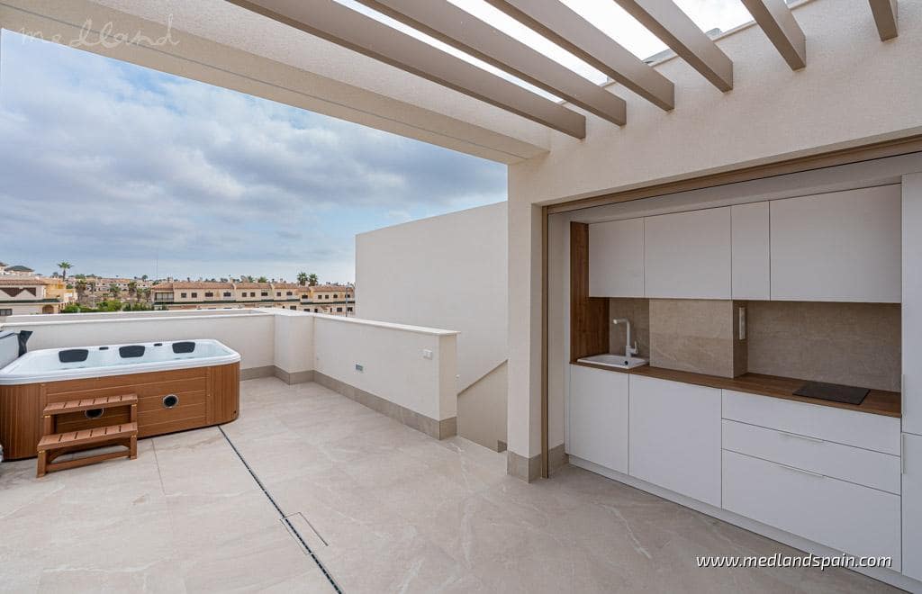 3 bedroom Villa for sale in Ciudad Quesada with pool garage - € 435,000 (Ref: 9385333)