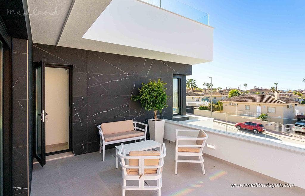 3 bedroom Villa for sale in Ciudad Quesada with pool garage - € 549,000 (Ref: 9387717)