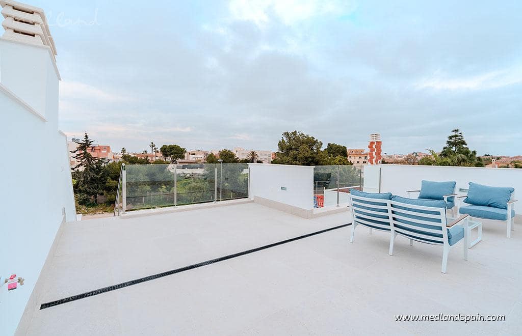 3 Zimmer Haus zu verkaufen in Los Alcazares mit Pool Garage - 467.000 € (Ref: 9390423)