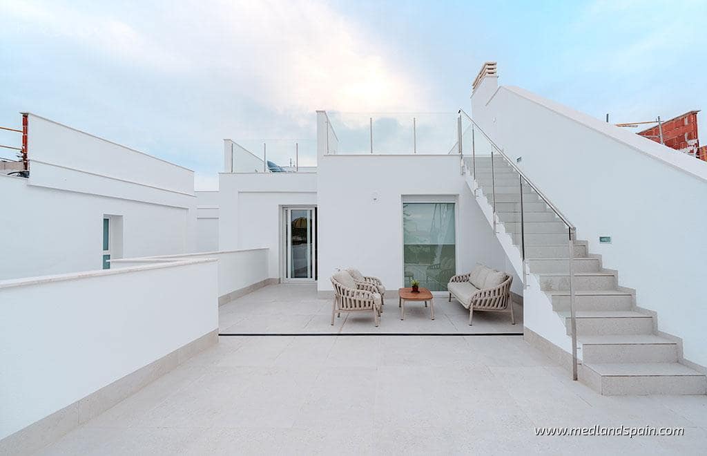 3 sypialnia Willa na sprzedaż w Los Alcazares z basenem garażem - 467 000 € (Ref: 9390423)