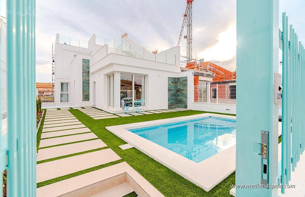 3 sypialnia Willa na sprzedaż w Los Alcazares z basenem garażem - 467 000 € (Ref: 9390423)
