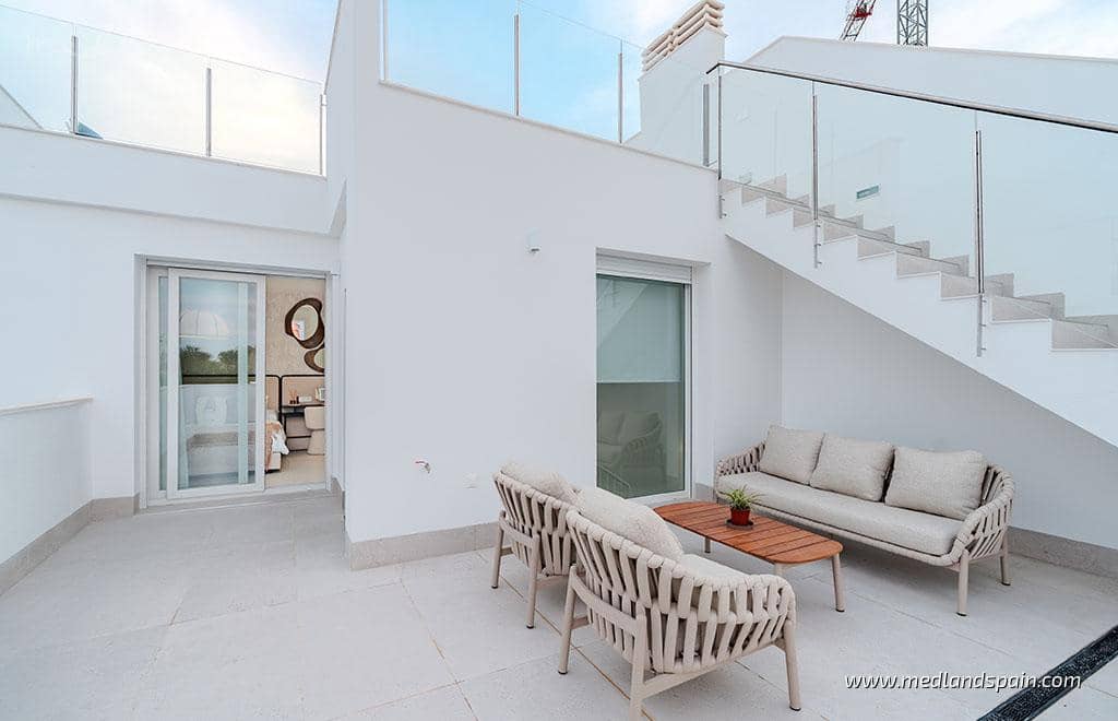 3 sypialnia Willa na sprzedaż w Los Alcazares z basenem garażem - 467 000 € (Ref: 9390423)