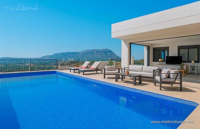 3 soveværelse Villa til salg i La Marina, Elche / Elx med swimmingpool garage - € 670.000 (Ref: 9395847)