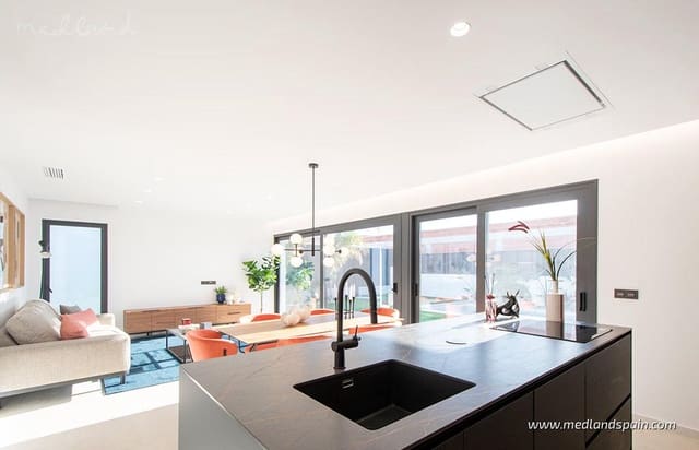 3 soverom Villa til salgs i Molina de Segura med svømmebasseng garasje - € 379 000 (Ref: 9403280)