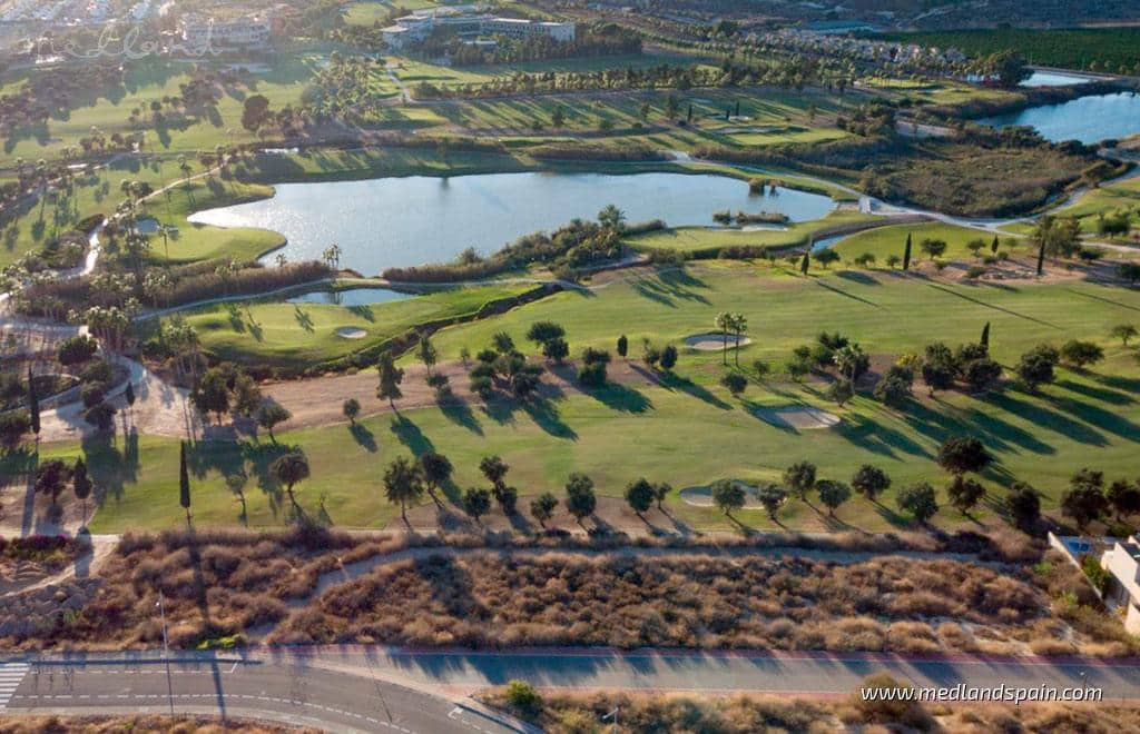 3 makuuhuone Huvila myytävänä paikassa Algorfa mukana uima-altaan 
autotalli - 1 450 000 € (Ref: 9415669)