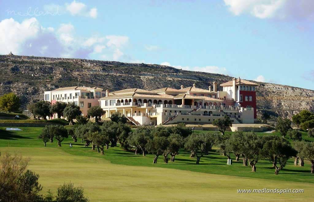 3 makuuhuone Huvila myytävänä paikassa Algorfa mukana uima-altaan 
autotalli - 1 450 000 € (Ref: 9415669)