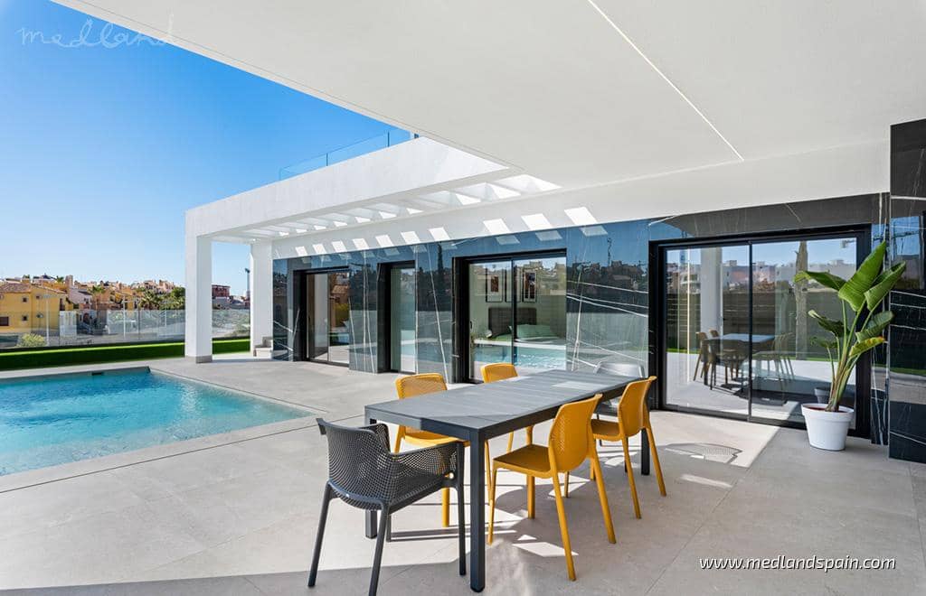 3 bedroom Villa for sale in Algorfa with pool garage - € 670,000 (Ref: 9433326)