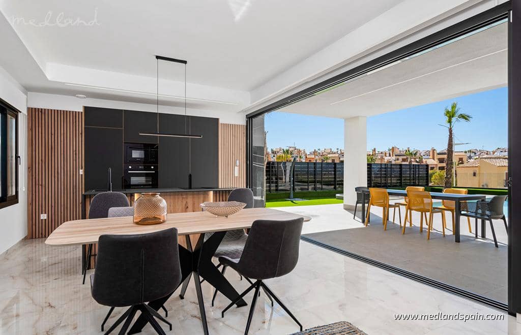 3 bedroom Villa for sale in Algorfa with pool garage - € 670,000 (Ref: 9433326)