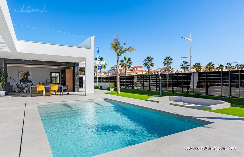 3 bedroom Villa for sale in Algorfa with pool garage - € 670,000 (Ref: 9433326)