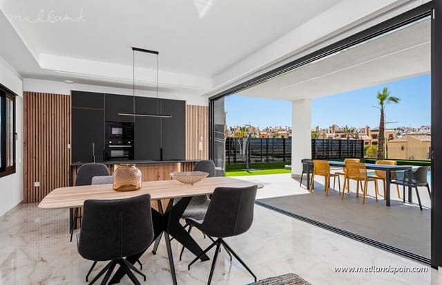 3 soveværelse Villa til salg i Algorfa med swimmingpool garage - € 670.000 (Ref: 9433326)