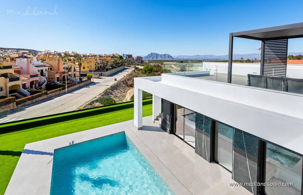 3 slaapkamer Villa te koop in Algorfa met zwembad garage - € 680.000 (Ref: 9433326)