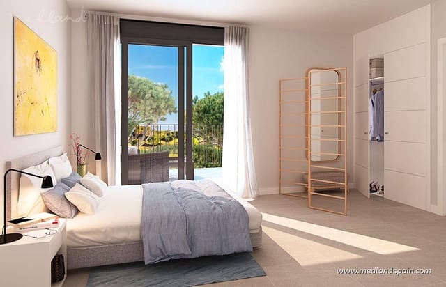 4 makuuhuone Omakotitalo myytävänä paikassa Sotogrande Alto, San Roque mukana uima-altaan 
autotalli - 549 000 € (Ref: 9485207)