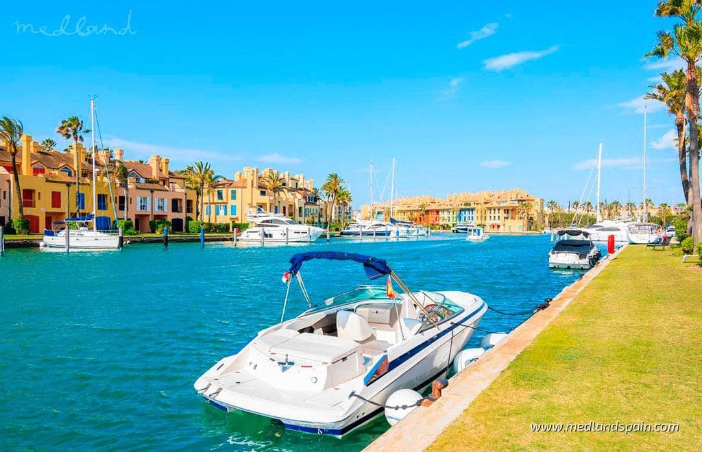 4 makuuhuone Omakotitalo myytävänä paikassa Sotogrande mukana uima-altaan 
autotalli - 524 000 € (Ref: 9485208)