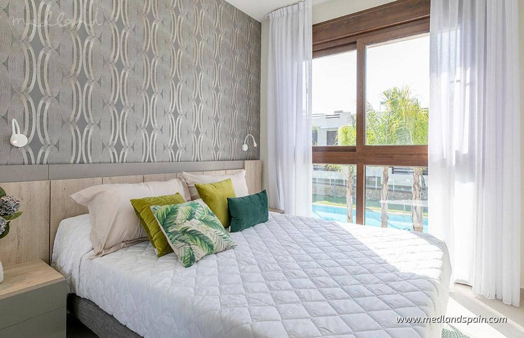 Apartamento de 2 habitaciones en Los Balcones en venta con piscina garaje - 320.000 € (Ref: 9513536)