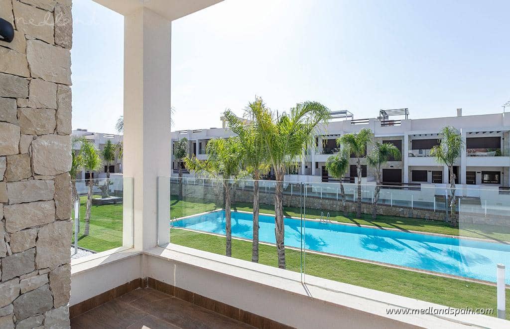 Apartamento de 2 habitaciones en Los Balcones en venta con piscina garaje - 320.000 € (Ref: 9513536)