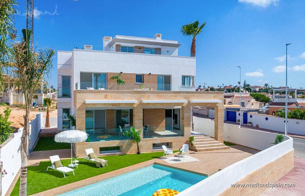 4 bedroom Villa for sale in Ciudad Quesada with pool garage - € 821,910 (Ref: 9513542)