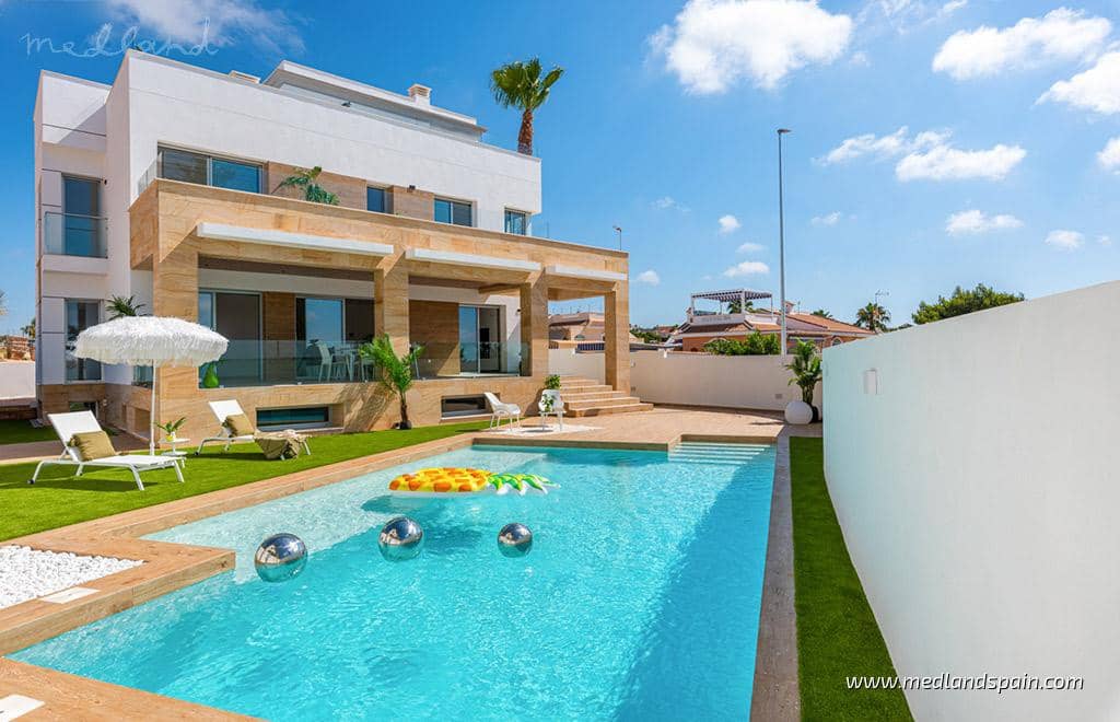 4 bedroom Villa for sale in Ciudad Quesada with pool garage - € 821,910 (Ref: 9513542)