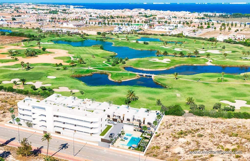 2 makuuhuone Huoneisto myytävänä paikassa Los Alcazares mukana uima-altaan 
autotalli - 292 000 € (Ref: 9519131)