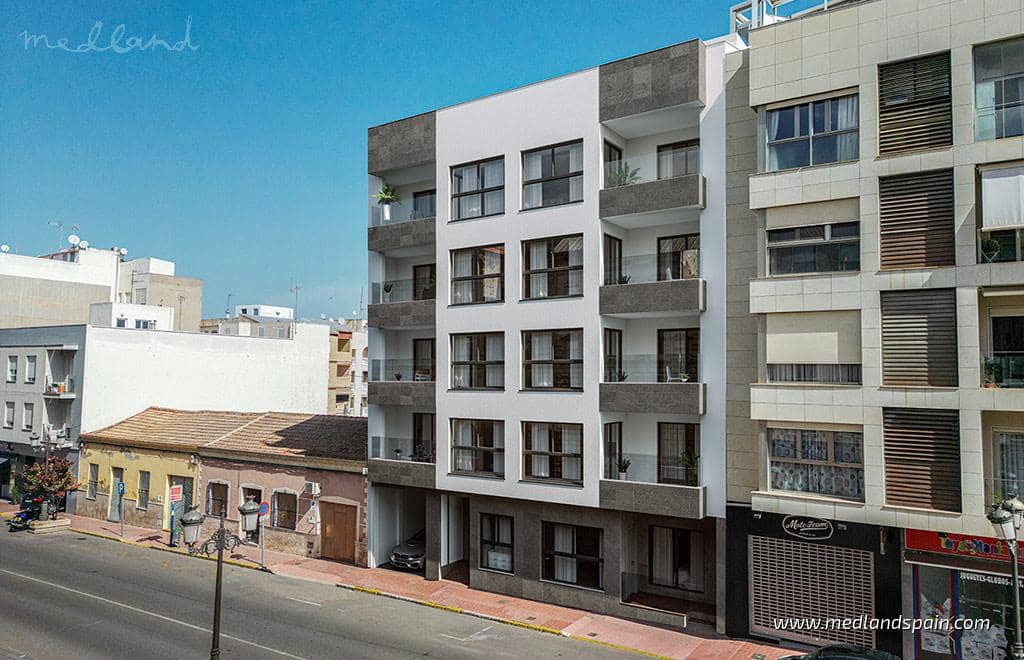 3 makuuhuone Huoneisto myytävänä paikassa Guardamar del Segura mukana uima-altaan - 415 000 € (Ref: 9527611)