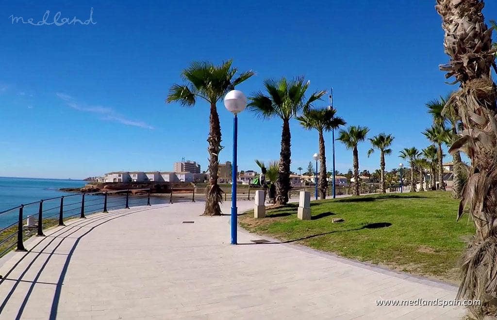 2 soveværelse Lejlighed til salg i Playa Flamenca med swimmingpool garage - € 339.000 (Ref: 9551186)