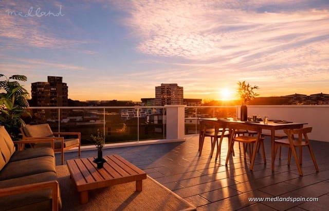 3 quarto Moradia para venda em Centro, Los Alcázares com piscina garagem - 590 000 € (Ref: 9594846)