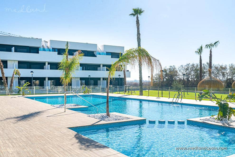 3 chambre Appartement à vendre à Guardamar del Segura avec piscine garage - 301 000 € (Ref: 9599243)