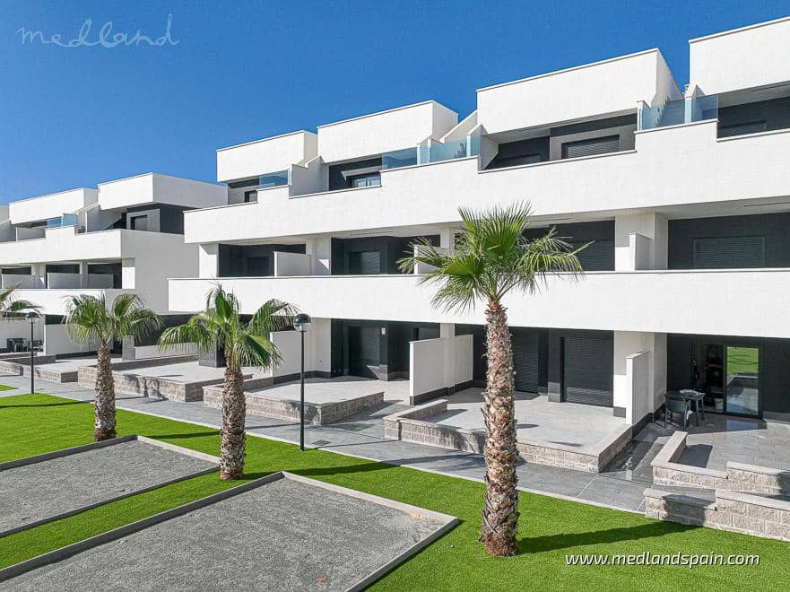 Apartamento de 2 habitaciones en Guardamar del Segura en venta con piscina garaje - 228.000 € (Ref: 9599247)