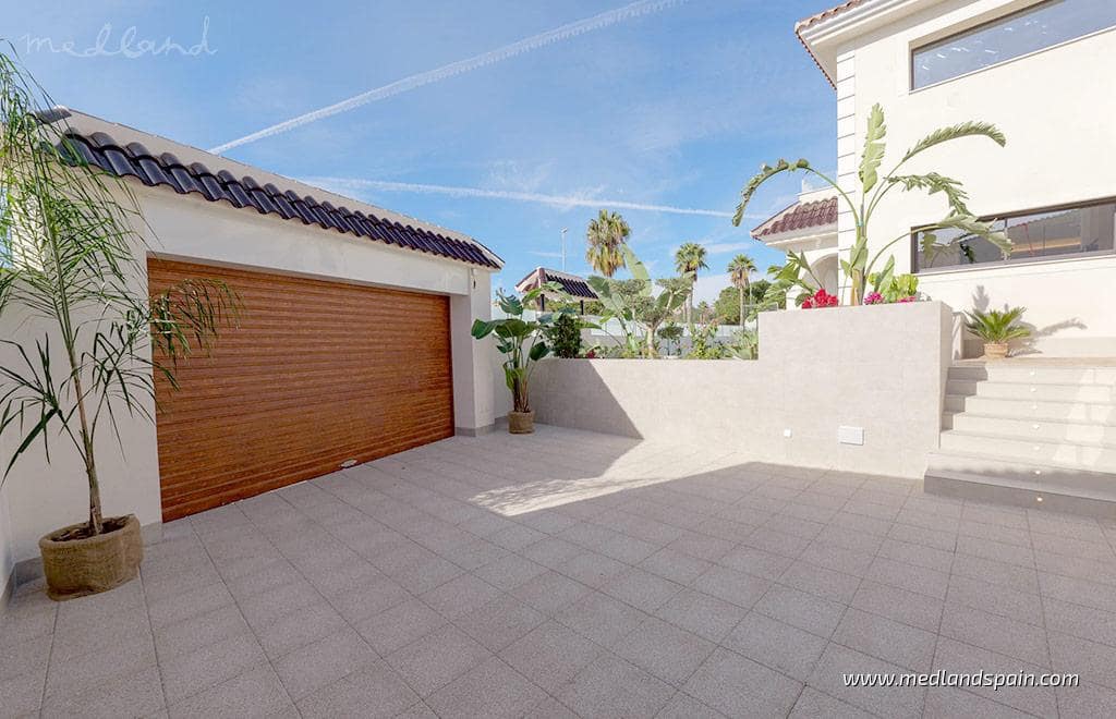 3 makuuhuone Huvila myytävänä paikassa Ciudad Quesada mukana uima-altaan 
autotalli - 871 162 € (Ref: 9611391)