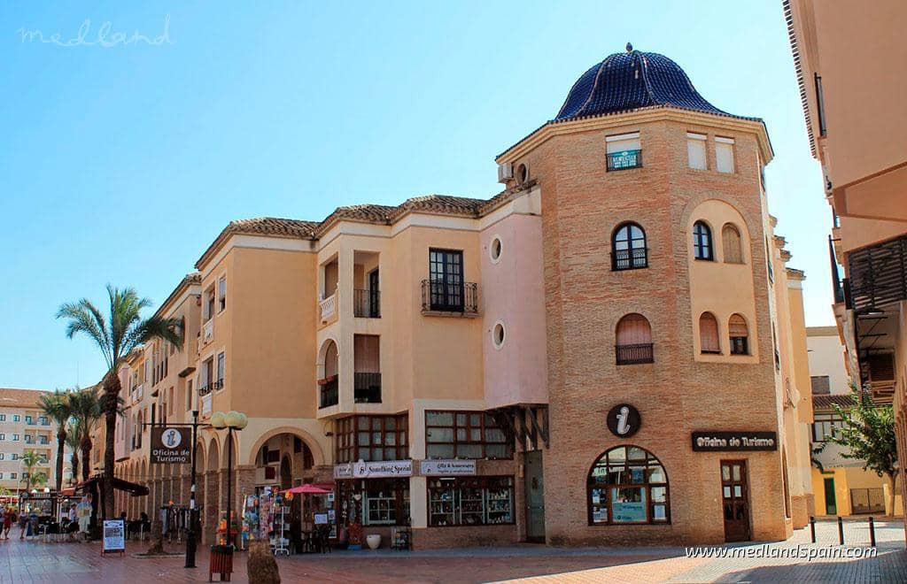 3 bedroom Villa for sale in Los Alcazares with pool garage - € 587,000 (Ref: 9615337)