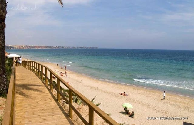 2 sovrum Villa till salu i Pilar de la Horadada med garage - 380 000 € (Ref: 9615340)