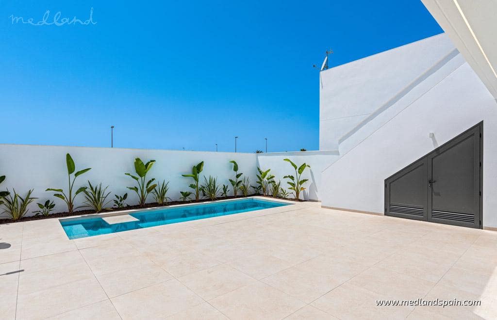 3 bedroom Villa for sale in Los Alcazares with pool garage - € 499,900 (Ref: 9655842)