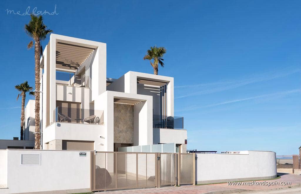 3 bedroom Townhouse for sale in Los Alcazares with pool garage - € 439,000 (Ref: 9686248)