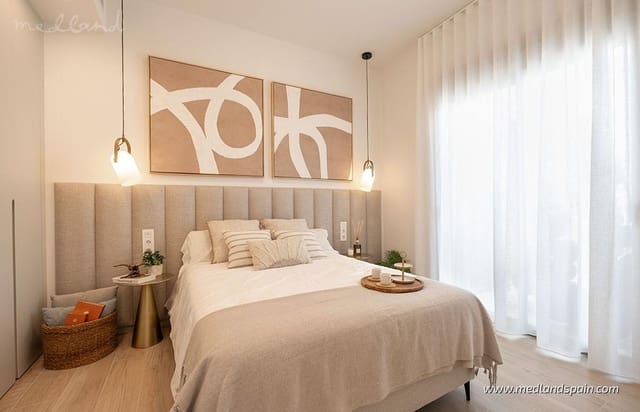 Chalet de 3 habitaciones en Los Alcázares en venta con piscina garaje - 469.000 € (Ref: 9686248)