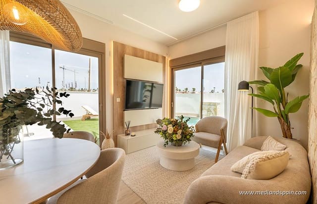 Chalet de 3 habitaciones en Los Alcázares en venta con piscina garaje - 469.000 € (Ref: 9686248)