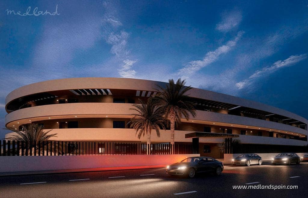 Apartamento de 2 habitaciones en Los Alcázares en venta con piscina garaje - 299.900 € (Ref: 9741694)