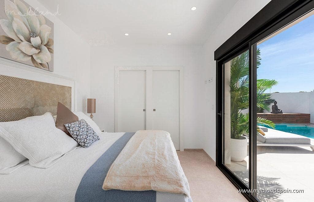 2 soveværelse Villa til salg i Los Alcazares med swimmingpool garage - € 439.000 (Ref: 9761908)