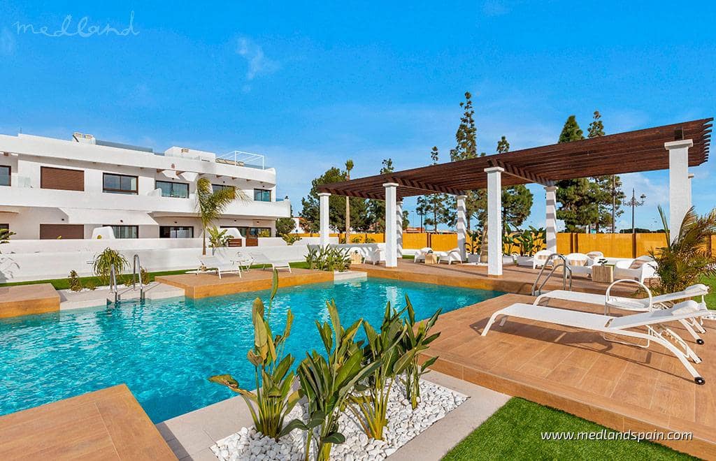 3 slaapkamer Villa te koop in Los Alcazares met zwembad garage - € 589.900 (Ref: 9777812)