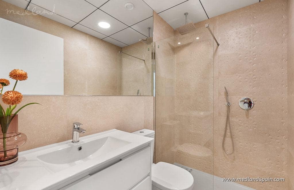 3 slaapkamer Appartement te koop in Los Alcazares met zwembad garage - € 399.900 (Ref: 9777816)