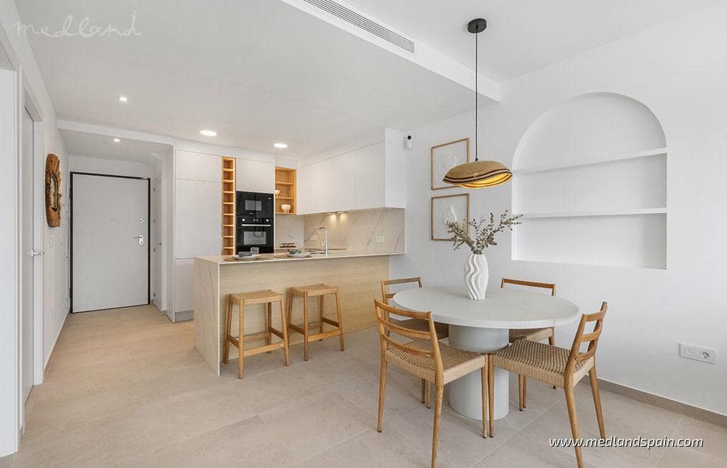 2 soverom Leilighet til salgs i Los Alcazares med svømmebasseng garasje - € 339 900 (Ref: 9777817)